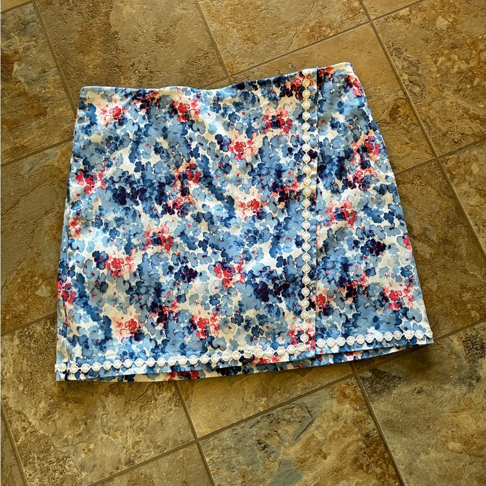 Crown & Ivy Blue and Red Floral Mini Skirt skort shorts underneath size 10